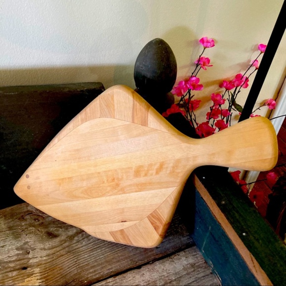 Wooden Cutting Board Shaped Like A Fish with a Handle